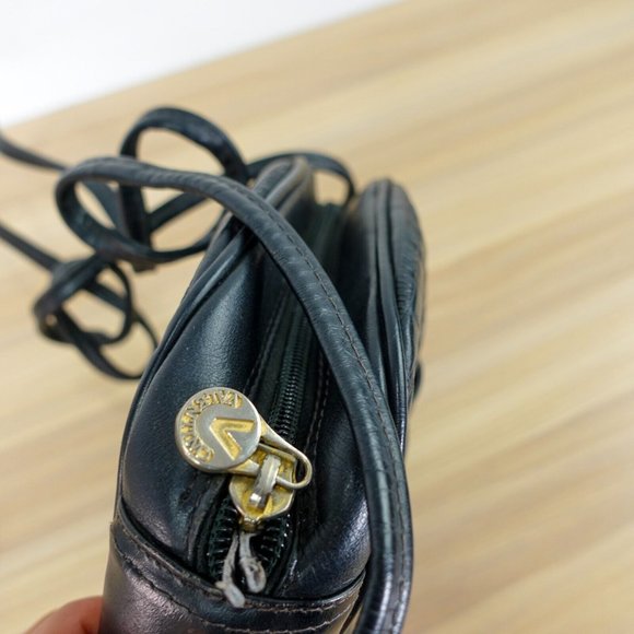 VTG VALENTINO Purse Leather Black Crossbody Small V Logo‎ Sling MARIO VALENTINO - Picture 14 of 16